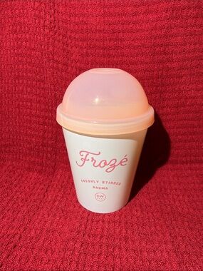 DW Home Froze Scented candle